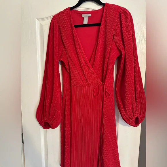 H&M Red Long Flared Sleeve Dress H&M Red Long Flared Sleeve Dress